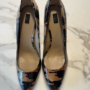 G.I.L.I. Camo Print on Cork Pointed Toe Pumps
